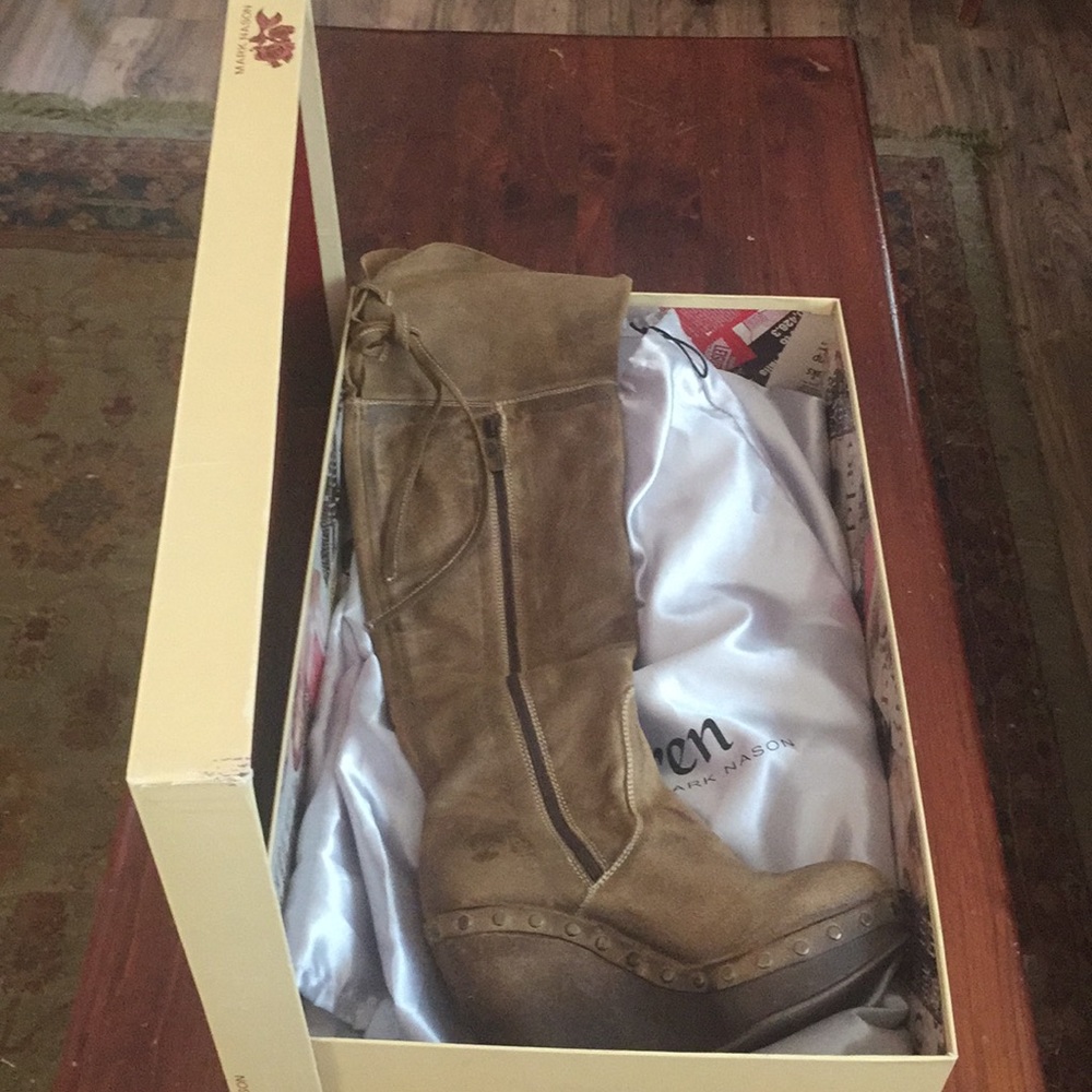 Size 39 Gypsy Boots - Night Roses